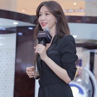 Kini Lin Chi Ling telah menikah dengan Akira. Suaminya adalah aktor dan anggota grup terkenal Jepang, Exile. Beberapa waktu lalu mereka baru saja merayakan hari jadi pernikahan yang kedua. Foto: Instagram @chiling.lin