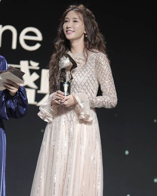 Setelah kuliah di Kanada dan kembali ke Taiwan, awalnya Lin Chi berencana untuk bekerja di museum seni rupa. Wanita yang lulus dari jurusan seni dan ekonomi ini juga pernah belajar di Jepang selama tiga bulan. Foto: Instagram @chiling.lin