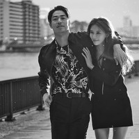 Memperingati anniversary, Lin Chi Ling dan Akira mengunggah foto-foto pemotretan khusus. Kisah cinta mereka pun disandingkan dengan mantan Lin Chi Ling yang hingga kini belum menikah. Foto: Instagram @chiling.lin