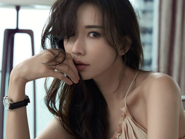 Lin Chi Ling sempat jadi atensi karena kisah cintanya dengan Jerry Yan. Diketahui jika kedua artis Taiwan itu pernah menjalin kasih. Sayangnya hubungan asmara mereka yang sudah berlansung selama 17 tahun harus kandas di tengah jalan. Foto: Instagram @chiling.lin