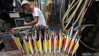 Selain dalam negeri, busur dan anak panah itu juga diminati penghobi panahan dari mancanegara seperti Belanda, Polandia, Hongaria, India, Singapura, Filipina, dan Korea.