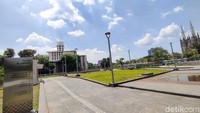 Arsitektur entrance terowongan ini dibangun dengan gaya modern di mana eksteriornya menggunakan material transparan sehingga kecantikan desain Masjid Istiqlal dan Gereja Katedral Jakarta yang merupakan bangunan cagar budaya tidak terhalang. 