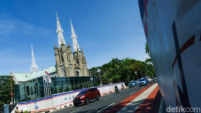 Menanti Terowongan Silaturahmi Istiqlal-Katedral Diresmikan Konstruksi Terowongan Silaturahmi yang menghubungkan Masjid Istiqlal dengan Gereja Katedral Jakarta sudah rampung. Kini terowongan tinggal menunggu diresmikan dan bisa dilalui warga.