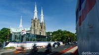 Begini penampakan terkini proyek Terowongan Silaturahmi yang menghubungkan Masjid Istiqlal dengan Gereja Katedral Jakarta dari jalan raya, Kamis (23/9/2021).
