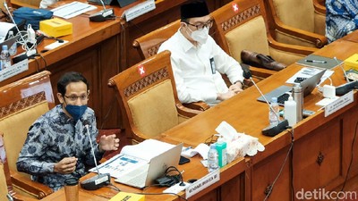 Nadiem Makarim Bahas Seleksi PPPK Guru Bareng DPR