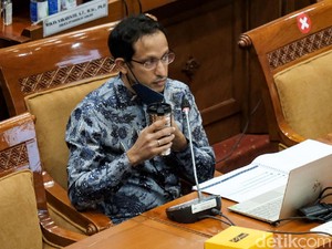 Komite Kompetensi Dinilai Gerus Kewenangan Kampus, Nadiem Digugat ke MK