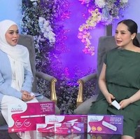 Lesty Kejora dan Nagita Slavina pada 21 September 2021 tampak bertemu secara langsung di sebuah acara eksklusif yang disiarkan oleh channel YouTube Rans Entertainment. Kedua bumil itu terlihat cantik dan menawan. Foto: YouTube/Rans Entertainment