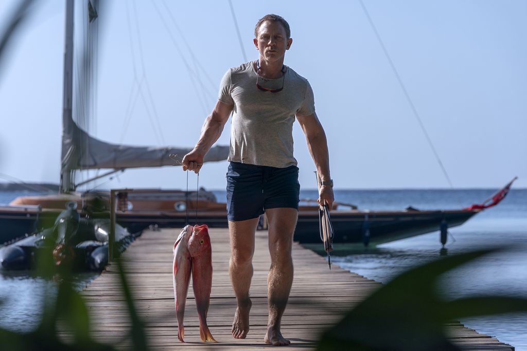 B25_17840_RCRalph Fiennes stars as M and Daniel Craig as James Bond in NO TIME TO DIE, an EON Productions and Metro-Goldwyn-Mayer Studios filmCredit: Nicola Dove© 2021 DANJAQ, LLC AND MGM.  ALL RIGHTS RESERVED.