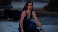 Ia tampil sebagai Paloma, agen CIA yang membantu Bond. Foto: Nicola Dove DANJAQ, LLC AND MGM. ALL RIGHTS RESERVED.