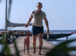 Menyangsikan James Bond