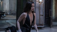 Bond girl yang jadi perhatian, Ana de Armas. Foto: Nicola Dove DANJAQ, LLC AND MGM. ALL RIGHTS RESERVED.