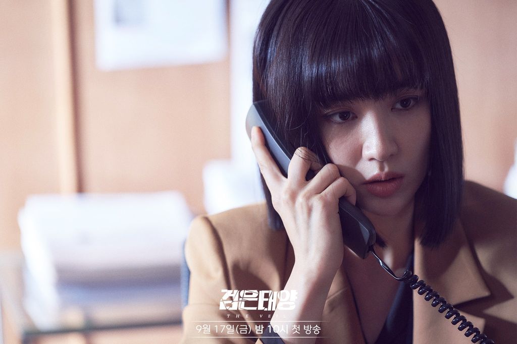 Park Ha Sun dalam drama Korea The Veil
