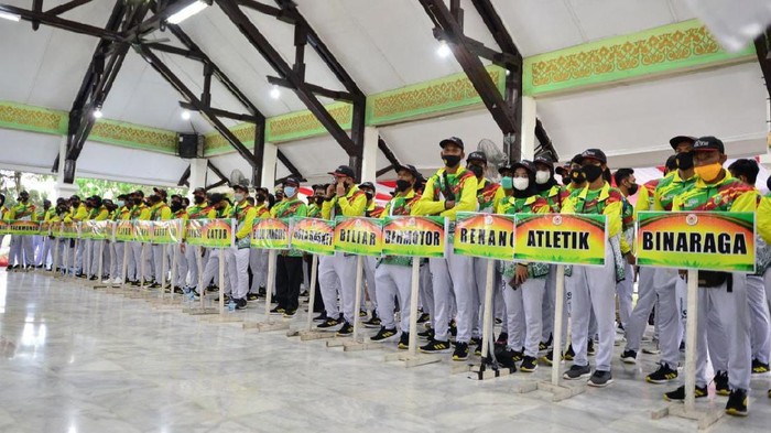 Pelepasan atlet PON oleh Gubernur Riau.