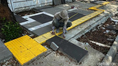 Progres Terkini Revitalisasi Trotoar di Senopati