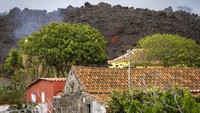 Sanchez mengimbau agar penduduk La Palma untuk sementara tidak kembali ke rumah mereka. Ia meminta para warga di empat desa termasuk El Paso dan Los Llanos de Aridane untuk dievakuasi ke tempat penampungan. AP Photo/Emilio Morenatti