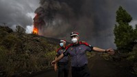 Sanchez juga memerintahkan militer dan garda sipil untuk membantu penduduk. AP Photo/Emilio Morenatti