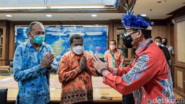 Sandiaga Uno Dukung Konferensi Masyarakat Adat Papua