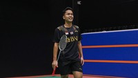 Di tunggal putra, ada Anthony Sinisuka Ginting dan Jonatan Christie yang melakukan latihan gim. (Foto: Dok. PP PBSI)