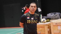 Semoga latihan hari ini bisa terus ditingkatkan agar pemain benar-benar siap bertanding saat kejuaraan dimulai, ucap Kabidbinpres PBSI Rionny Mainaky. (Foto: Dok. PP PBSI)