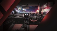 Di dalam, kabin Yaris X-Urban juga diperbarui. Ada pelapis dua warna baru di jok dan setir yang mengombinasikan warna merah dan hitam.Foto: Dok. Toyota Thailand