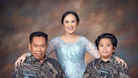 Komedian sekaligus presenter ini disebut alami pendarahan otak dan kini tengah dalam perawatan dokter. Ia dibawa ke Rumah Sakit Pusat Otak Nasional, Cawang, Jakarta Timur. 