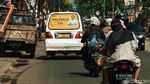 Ada Wajah Airlangga Hartarto 2024 Mejeng di Angkot