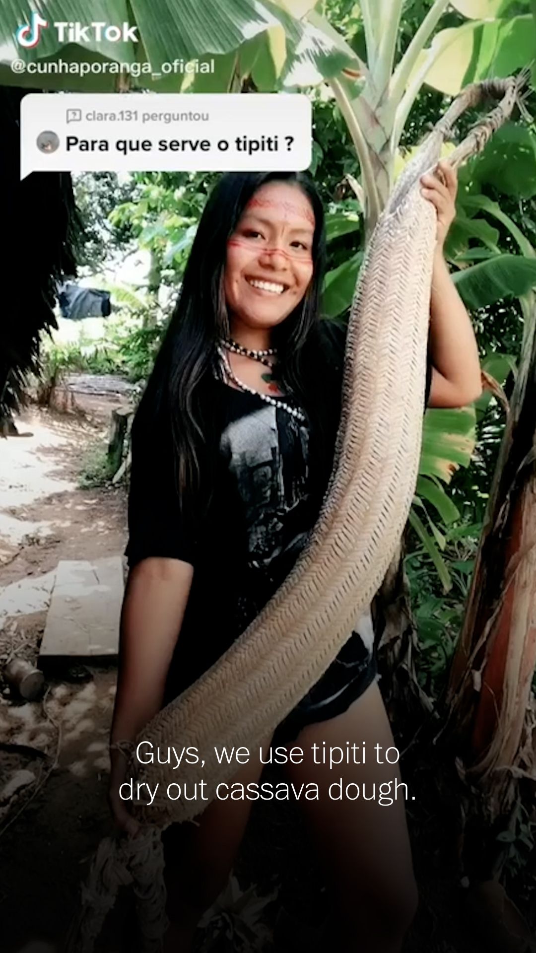 Wanita Suku Asli Brazil Ini Sukses Jadi Seleb TikTok Karena Hobi Makan Ulat