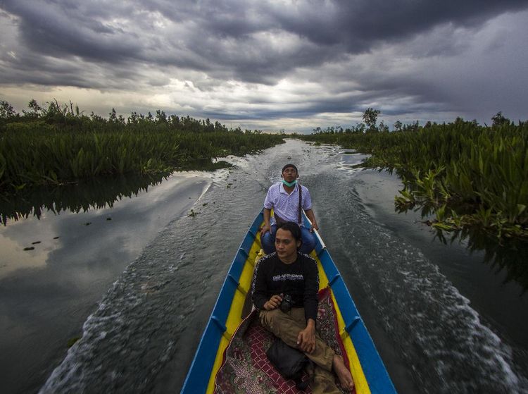 Serunya Wisata Religi Sambil Menyusuri Sungai di Kalsel