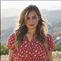 Addison Rae mengaku tak menyangka video TikTok buatannya meraih banyak atensi. Saat itu dia pun sudah mulai masa orientasi sebagai mahasiswi di Louisiana State University jurusan jurnalisme siaran. Selama masa orientasi itu dia menyadari dirinya dikenal orang karena TikTok. “Mereka bilang, oh my gosh, adikku follow kamu di TikTok,” kenang Rae. Foto: Instagram