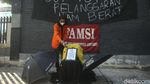 Aksi Tabur Bunga di 22 Tahun Tragedi Semanggi II