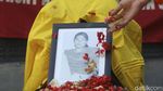 Aksi Tabur Bunga di 22 Tahun Tragedi Semanggi II