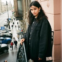 Pakar seks dan psikologi asal Rusia, Alexandra Mursalova, ditemukan tewas secara tragis di kawasan tempat tinggalnya. Dilaporkan jika ia meninggal dengan banyak luka tusukan di kepala sebelum wanita itu dilempar dari atas gedung. Pelakunya adalah suaminya sendiri. Foto: Instagram @bredrassudki