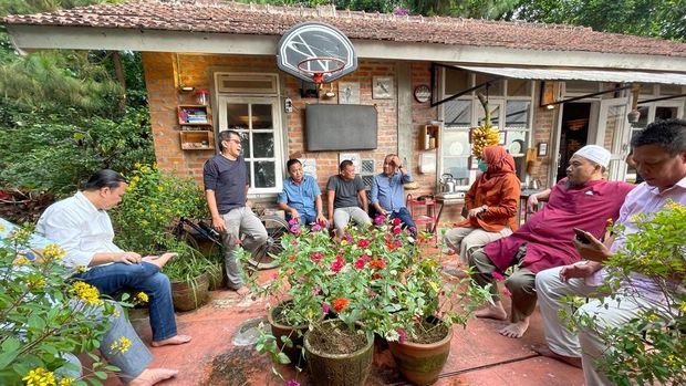 Amien Rais, Gatot Nurmantyo, hingga Sohibul Iman bertemu di rumah Rocky Gerung di Bojong Koneng, Bogor.