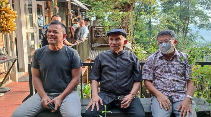 Amien Rais, Gatot Nurmantyo, hingga Sohibul Iman bertemu di rumah Rocky Gerung di Bojong Koneng, Bogor.