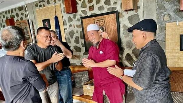 Amien Rais, Gatot Nurmantyo, hingga Sohibul Iman bertemu di rumah Rocky Gerung di Bojong Koneng, Bogor.