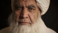 Dilansir The Associated Press (AP), Jumat (24/9/2021), salah satu pendiri Taliban yakni Mullah Nooruddin Turabi menepis kemarahan publik soal eksekusi gaya Taliban di masa lalu. Turabi mengatakan sejumlah pihak mengkritik cara Taliban mengeksekusi pelaku kejahatan, sementara kelompok itu tak pernah bicara apapun mengenai hukum yang diterapkan pihak-pihak tersebut. AP Photo/Felipe Dana.