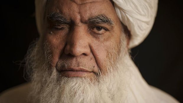 Taliban akan kembali berlakukan hukuman potong tangan untuk pencuri. Meski dikritik publik, Taliban pastikan hukuman itu akan diterapkan lagi di Afghanistan.