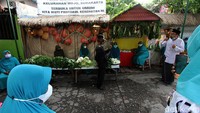 Diketahui, kegiatan berbagi sayuran gratis itu dikoordinir oleh bapak ibu warga di RT 03 RW VI kelurahan Mojo, Kecamatan Pasar Kliwon, Surakarta, Jawa Tengah.