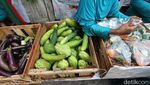 Antusias Emak-emak di Solo Antre Sayuran Gratis