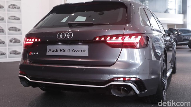 First Impression Audi RS 4 Avant: Ngakunya Family Car tapi Mesinnya Sangar