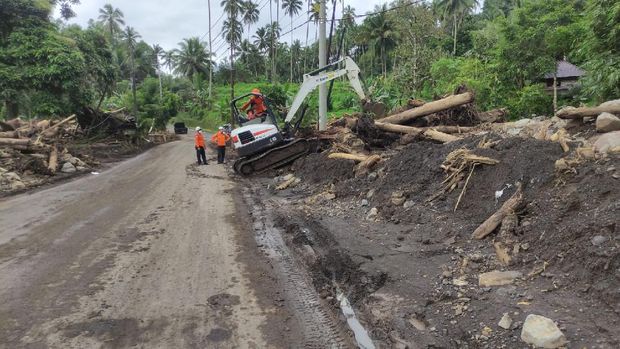 Basarnas Manado menghentikan pencarian korban banjir bandang di Minahasa Tenggara, Sulut, setelah pencarian hari ke-5. (dok Istimewa)