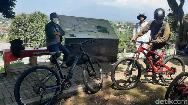Bike Heritage, Wisata Sejarah Menelusuri Pradaban Pra Sejarah dan Kerajaan di Kota Bogor Sambil Goes