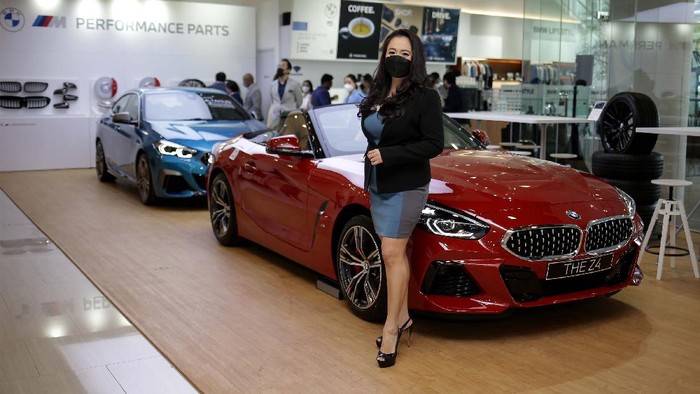 BMW Indonesia berkolaborasi dengan PT Artha Motor Lestari (AML) meresmikan pembukaan BMW Studio AML di AEON Mall Sentul City lantai Ground Floor #G53, Bogor, Jawa Barat, Jumat (24/9/2021).