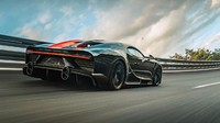 Pabrikan asal Prancis ini memberi sentuhan Chiron Super Sport 300+ supaya lebih kencang dari versi Chiron standar. Di antaranya penyempurnaan perangkat lunak pada mesin, girboks, powertrain, dan turbocharger, merupakan ubahan tambahan yang diperlukan untuk Chiron Super Sport 300+. Walhasil terjadi perubahan pada performa, mesin quad-turbo, 8.0-liter W16 yang tadinya menghasilkan1.479 hp menjadi 1.578 hp. Foto: Bugatti