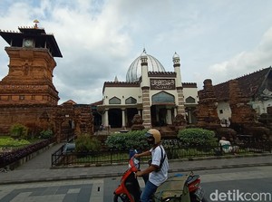 Bupati Haruskan Wisatawan yang Datang ke Kudus Sudah Divaksin