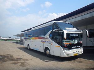 Cuma 1 Orang Tetap Diantar ke Tujuan, Berapa Harga Tiket Sinar Jaya Jakarta-Surabaya?