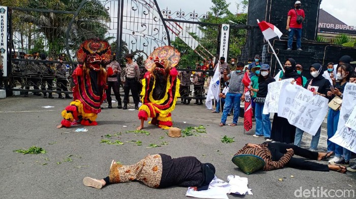 demo hari tani di blitar