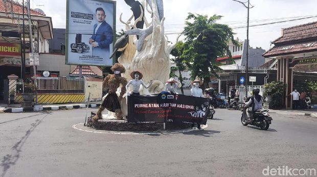 demo hari tani di lamongan