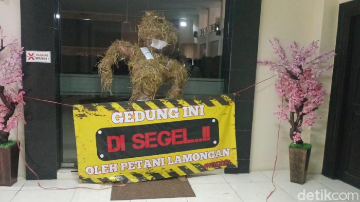 demo hari tani di lamongan