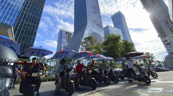 Raksasa properti China, Evergrande tengah disorot karena terancam bangkrut imbas kesulitan bayar utang. Sang pendiri perusahaan, Xu Jiayin pun ikut jadi sorotan